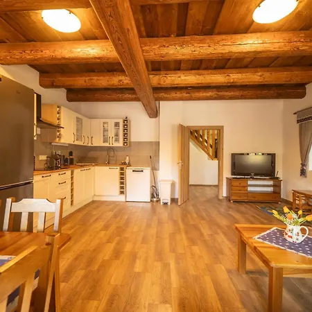 Pod Dubem Chalet *